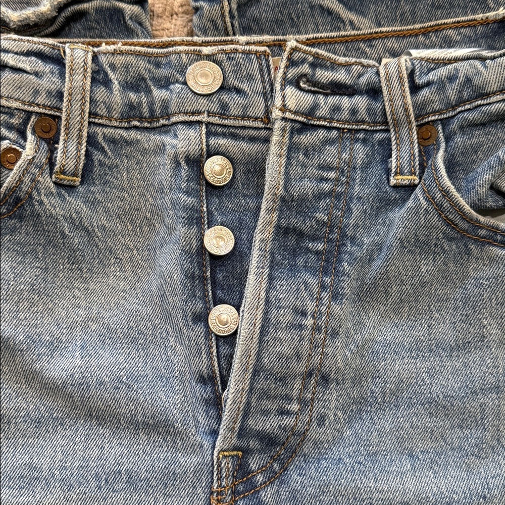 Levi's Light Blue Denim Jeans with Frayed Contrast Seams - Picture 7 of 9